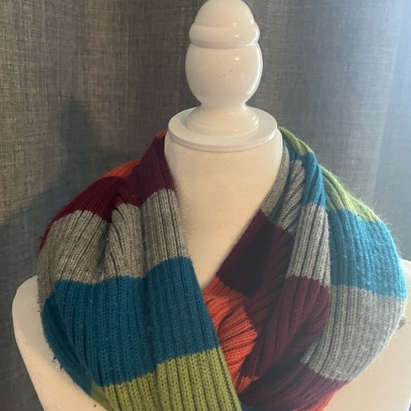 Multi colored Aeropostale scarf. - Picture 5 of 6